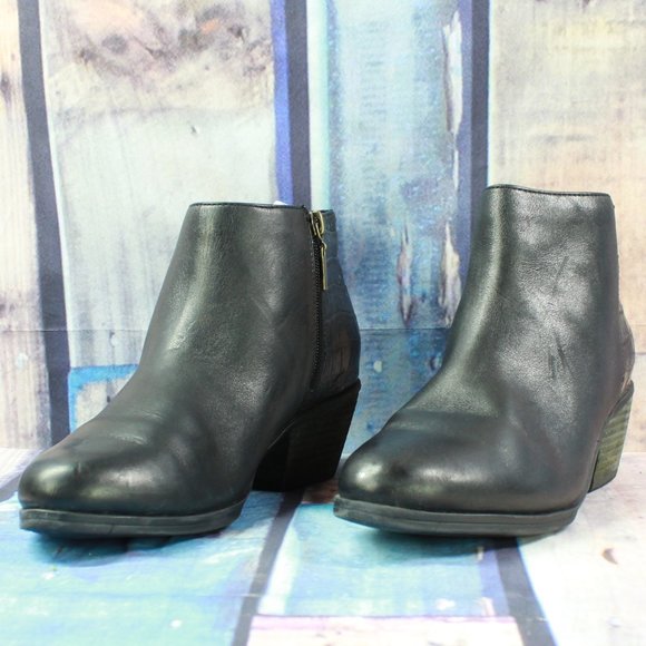 CLARKS Black Croc Leather Side Zip Fashion Ankle Boots Size 8.5 M - Picture 2 of 9